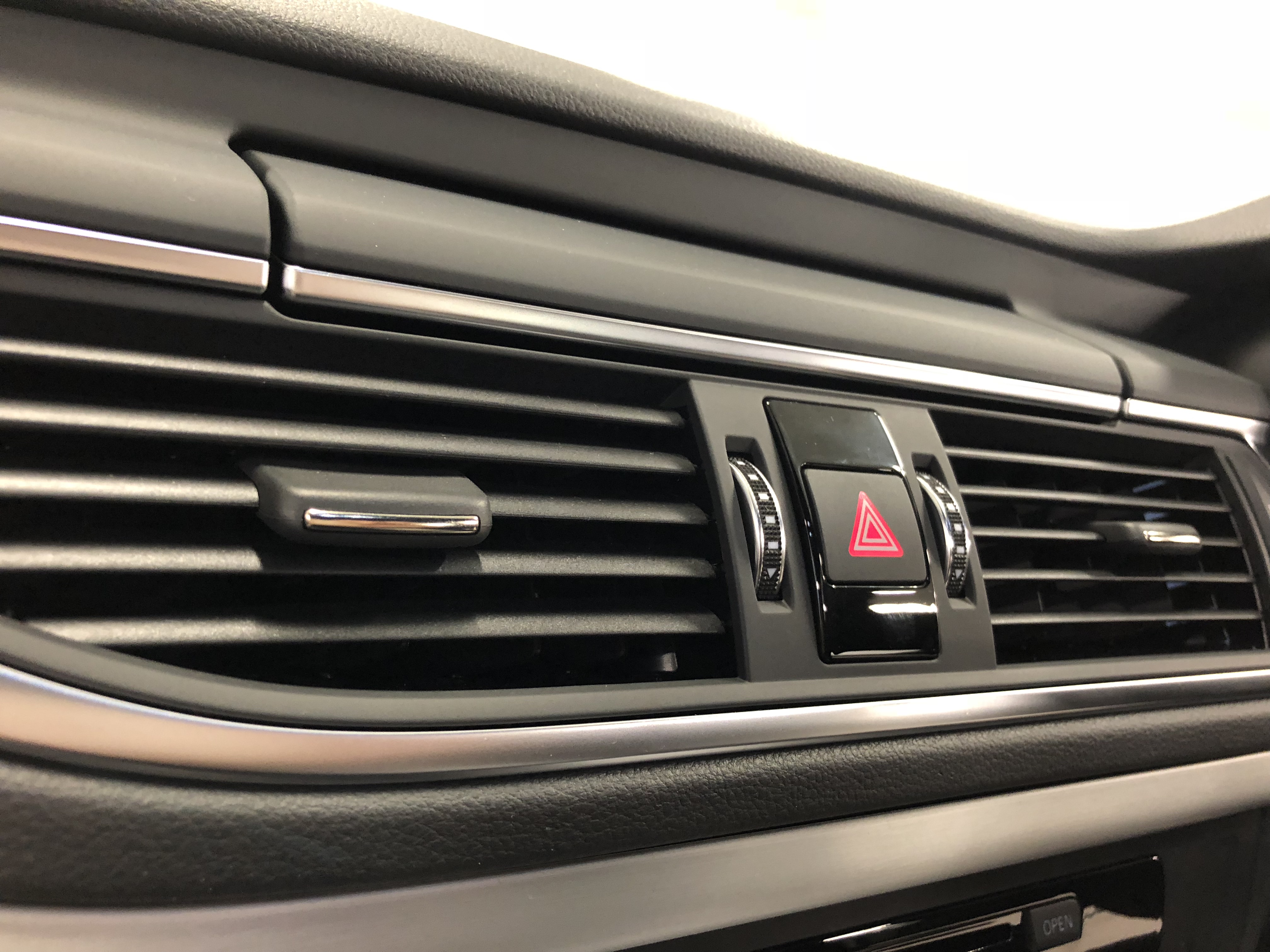 車のエアコンが酸っぱい Audi名古屋西ニュース
